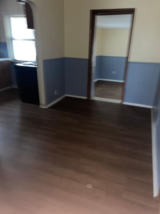 Building Photo - 3BR w/ 3-Season Room near North College Hill