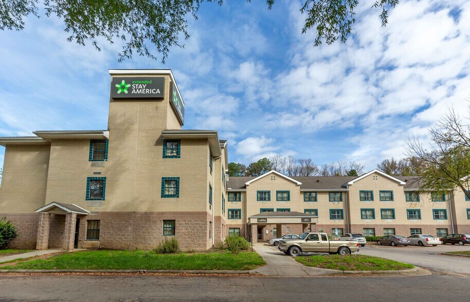 Building Photo - Furnished Studio-Raleigh - North Raleigh