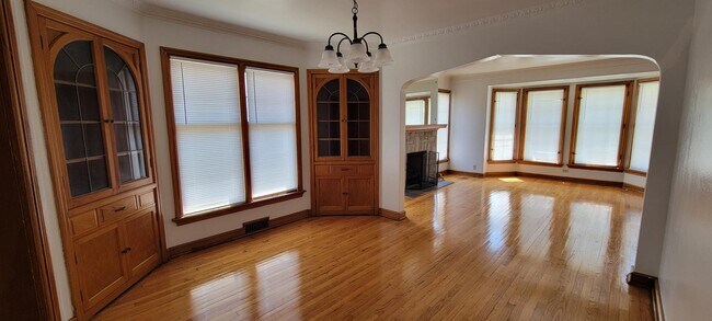 Dining - 3948 N 44th St