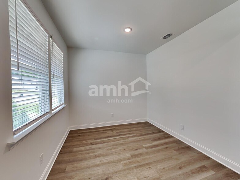 Building Photo - 130 Sapling Way
