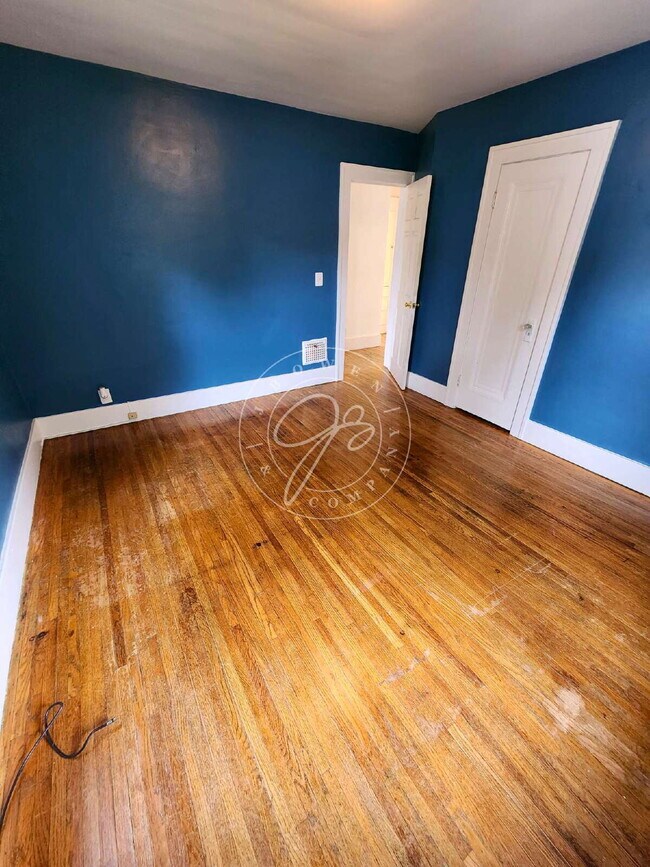 Building Photo - Charming 3-Bedroom Home with Spacious Rooms, Garage & Appliances Included!