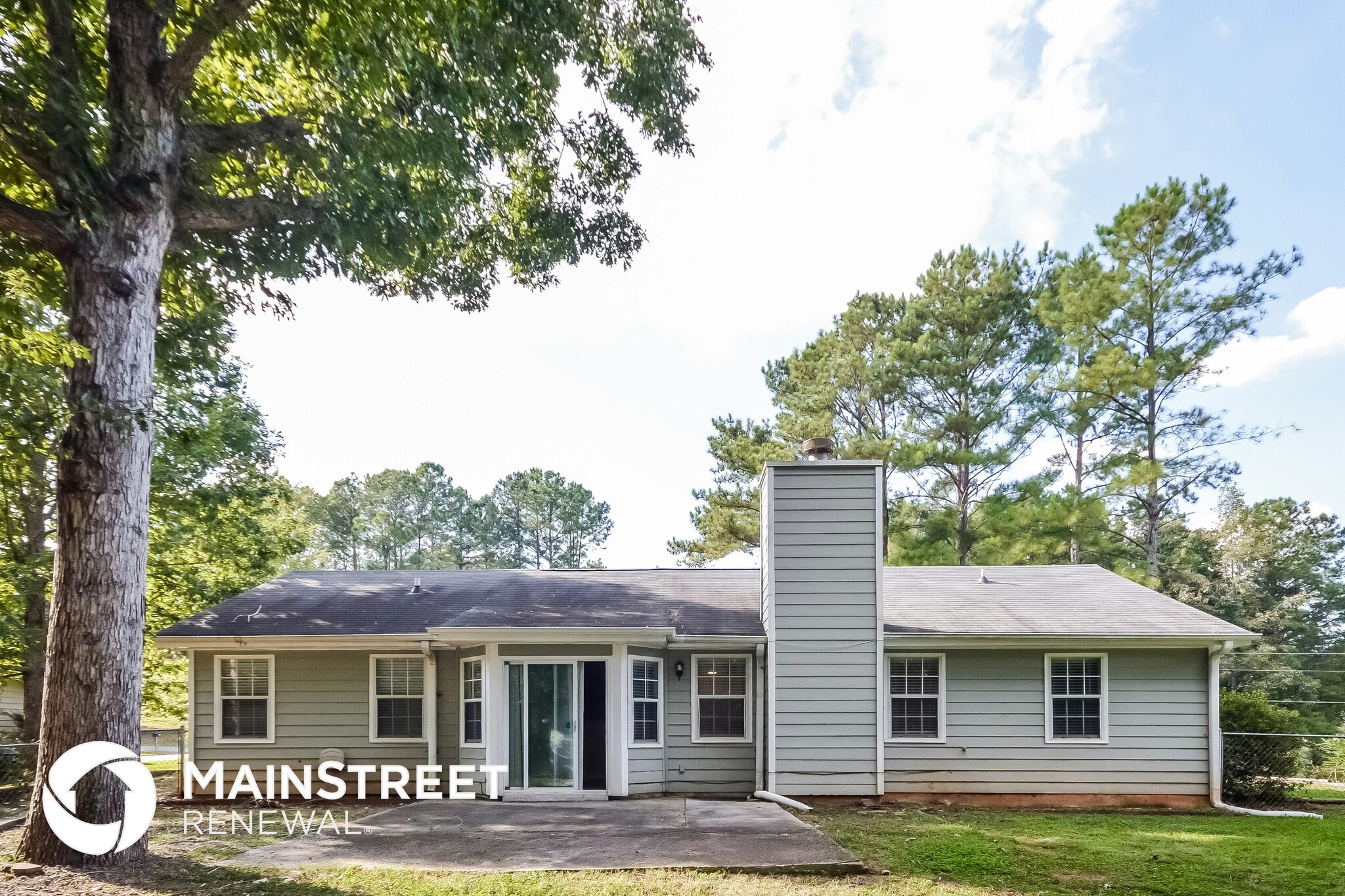 Building Photo - 330 E Country Woods Dr