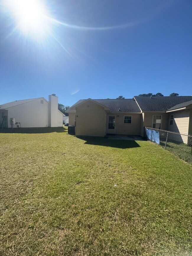 Building Photo - 212 Live Oak Ct