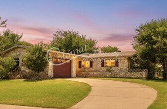 Building Photo - AVAILABLE NOW!