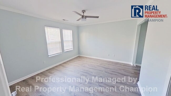 Building Photo - Cute 3 BD/2 BA Townhome Style Near UNCW