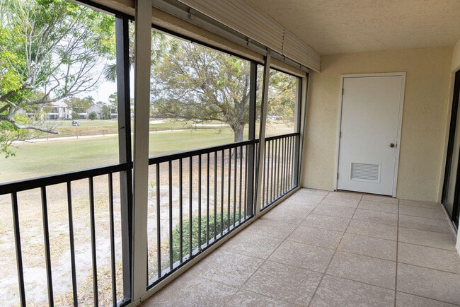 Building Photo - 602 Pinecrest Cir