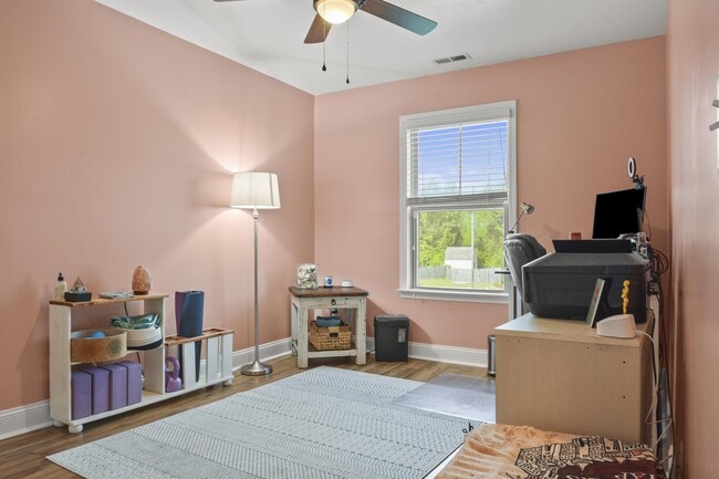 Building Photo - 401 Hope Ct