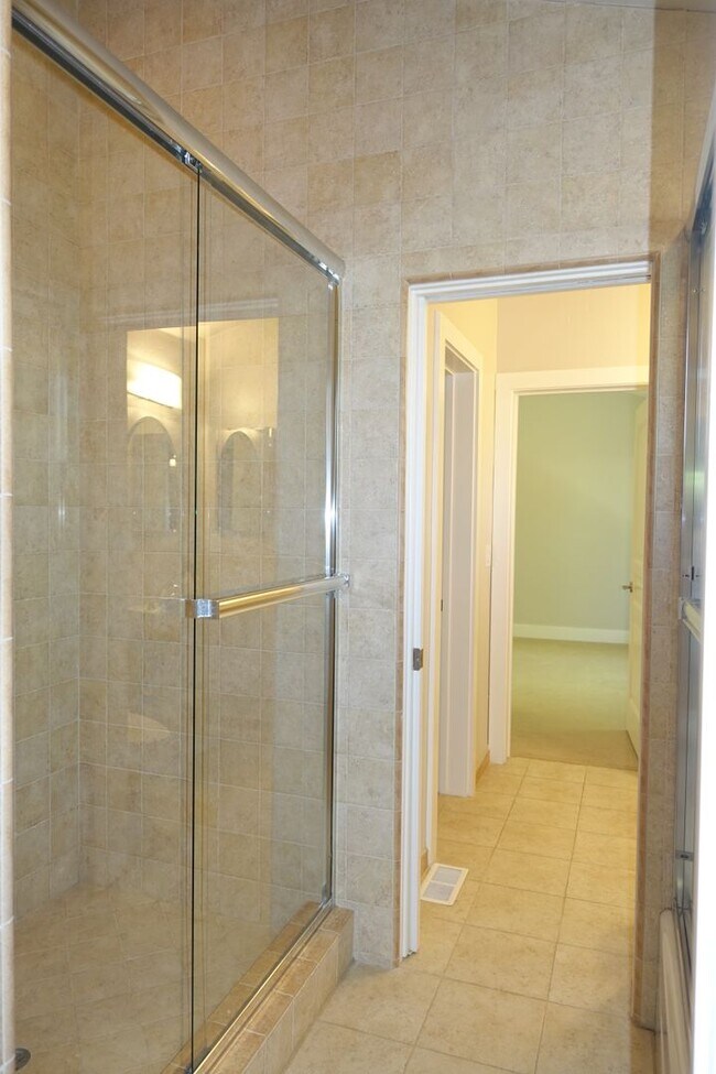 Building Photo - GREAT North Los Altos Home, large rooms, v...
