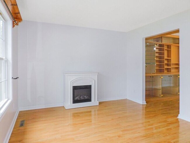 Building Photo - Colonial with Sunroom and Finished Basement