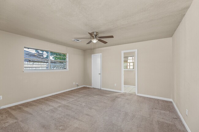 Building Photo - 4708 NW Cheryl Blvd