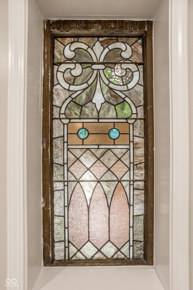 Building Photo - 104 W Main St