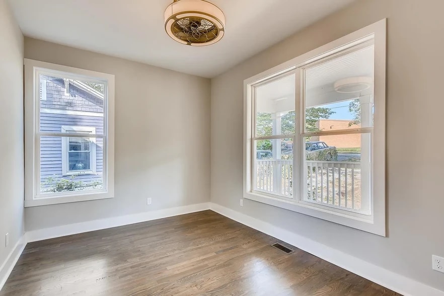 Building Photo - 1110 Chester Ave