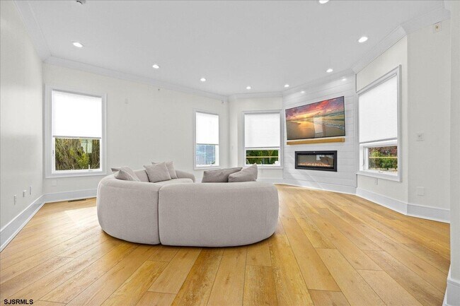 Building Photo - 31 Seaside Ct