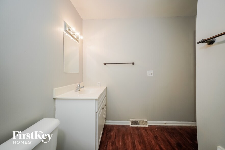 Building Photo - 130 Buisdale Dr