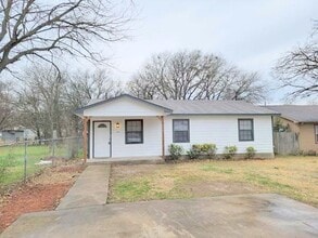 Building Photo - 114 Opal St