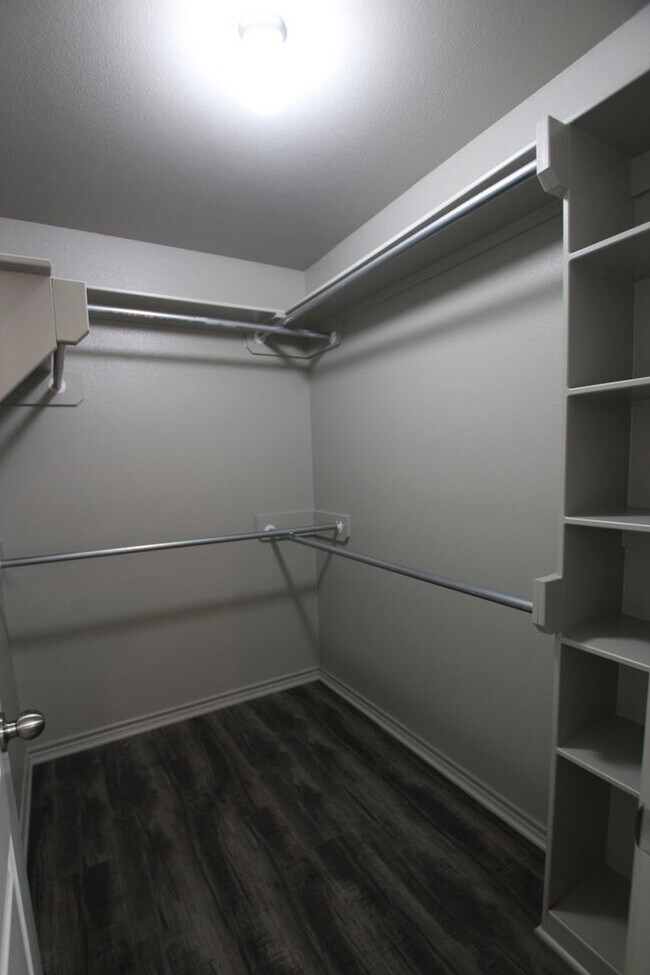 Building Photo - Beautiful 3 Bedroom 2 Bathroom Townhouse in South Tyler!