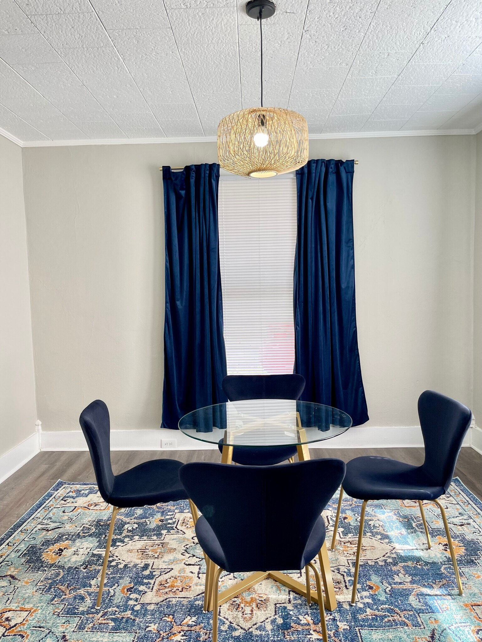 Dining Room - 914 W College St