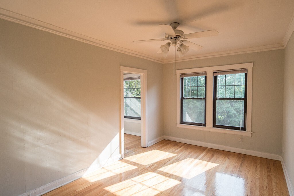 Building Photo - 3007 N Racine Ave