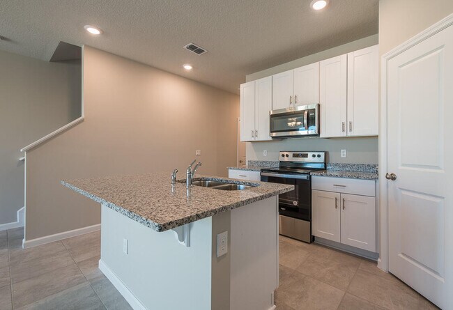 Building Photo - 3944 SE Caladium Ct
