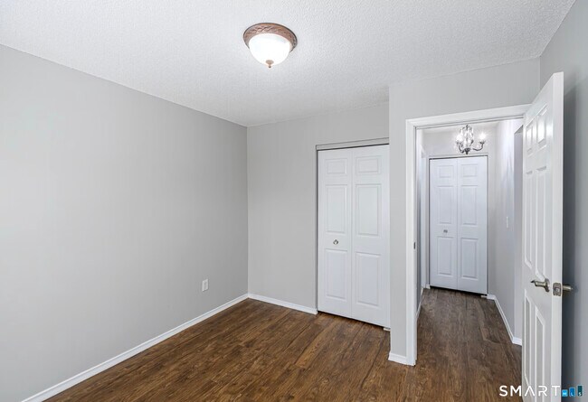 Building Photo - 25 Stanley St