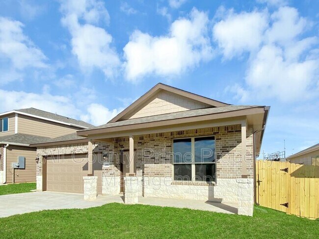 Building Photo - 13063 Clear View Dr