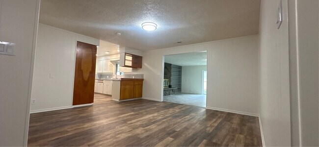 Building Photo - 938 Madison St