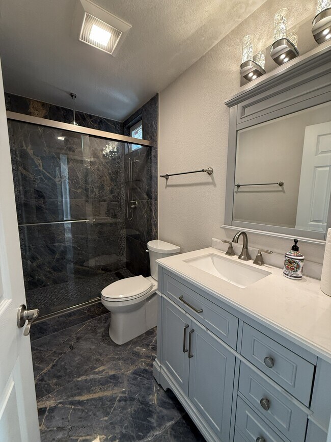 Building Photo - 328 Flaming Oak Dr