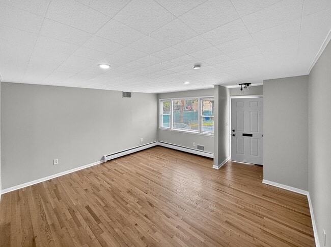 Building Photo - 985 SCHOPMAN Dr