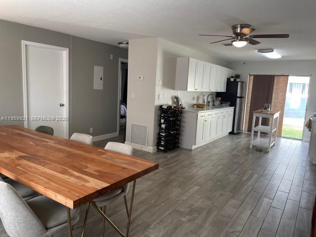 Building Photo - 637 SW 3rd Ave