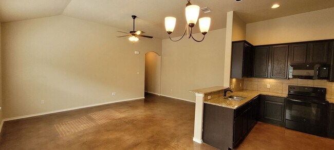 Building Photo - 3 Bed-2 Bath in New Braunfels