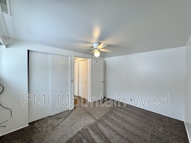 Building Photo - 4927 W Pavant Ave