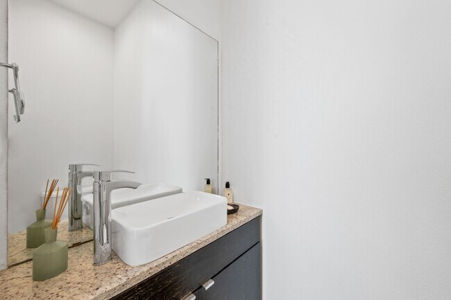 Building Photo - 3302 Lake St