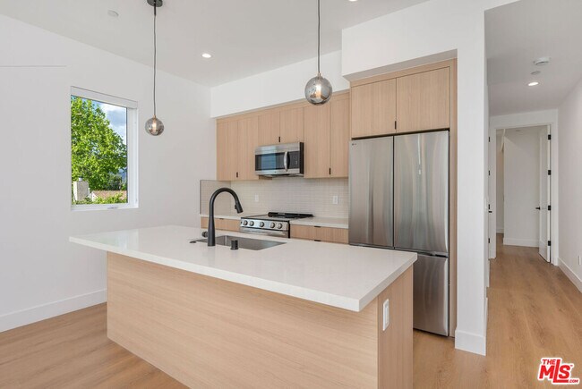 Building Photo - 5246 Auckland Ave