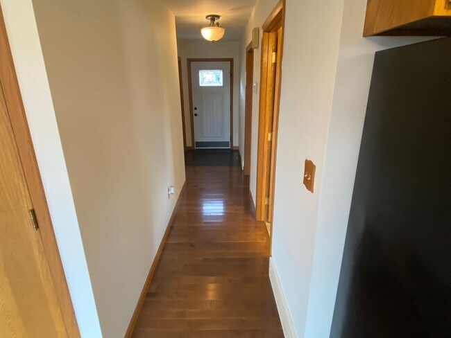 Building Photo - 3-Bedroom, 3-Full Bath Single Family Home with Amazing City Views