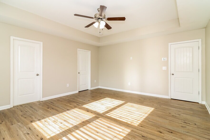 Building Photo - 767 Fieldcrest Dr
