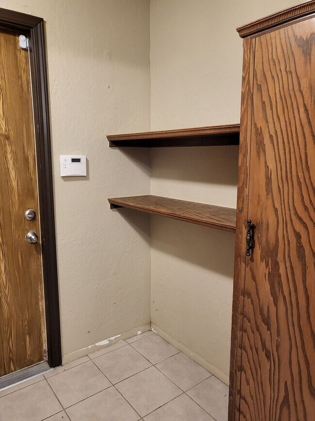 Building Photo - (3) Bed/(2) Bath in West Norman!