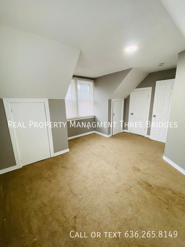 Building Photo - Spacious Ferguson 4 Bedroom 2 Bath Home