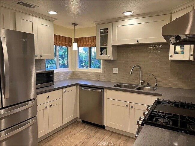 Building Photo - 511 Lazy Creek Cir