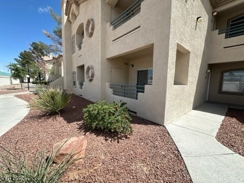 Primary Photo - 5415 W Harmon Ave