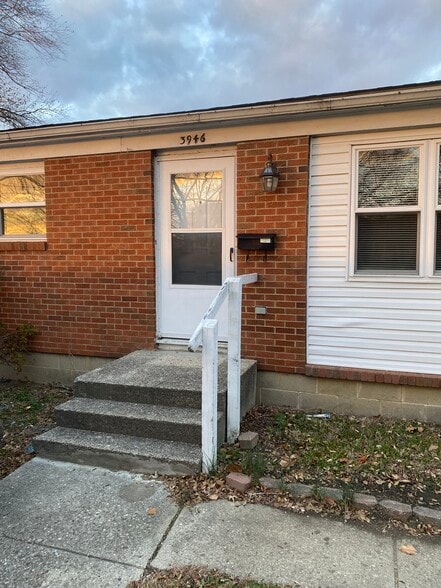 Building Photo - 3946 La Rosa Dr