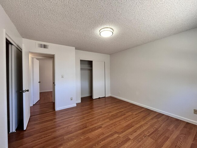 Building Photo - 5337 W Richert Ave