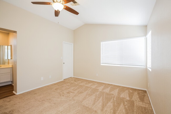 Building Photo - 1575 Bent Arrow Dr