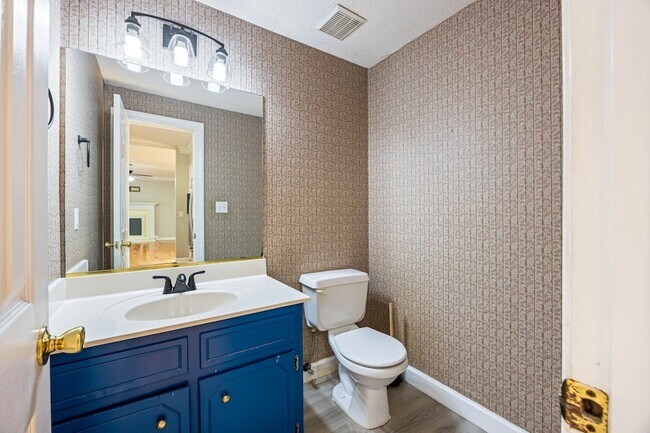 Building Photo - 1114 Rivershyre Dr