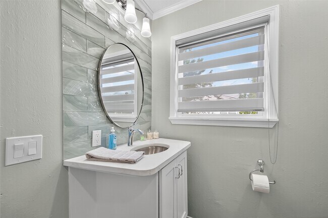 Building Photo - 407 Fairbanks St