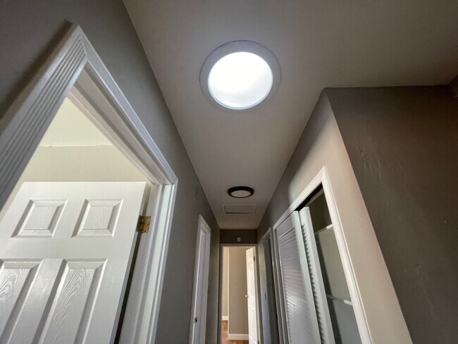 Building Photo - Spacious house with Skylights, Hardwood floors, Family room and Gardener