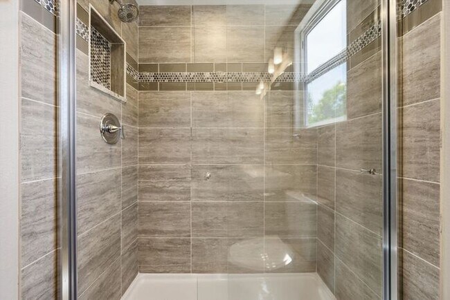 Building Photo - Spacious 4BR Home with Finished Basement, Private Yard & Community Amenities