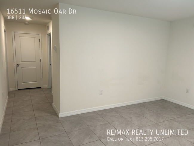 Building Photo - 16511 Mosaic Oar Dr