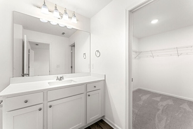 Building Photo - 1520 Vernon Blvd