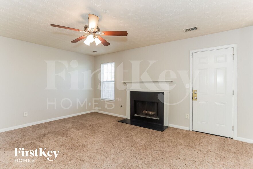 Building Photo - 2721 S Hills