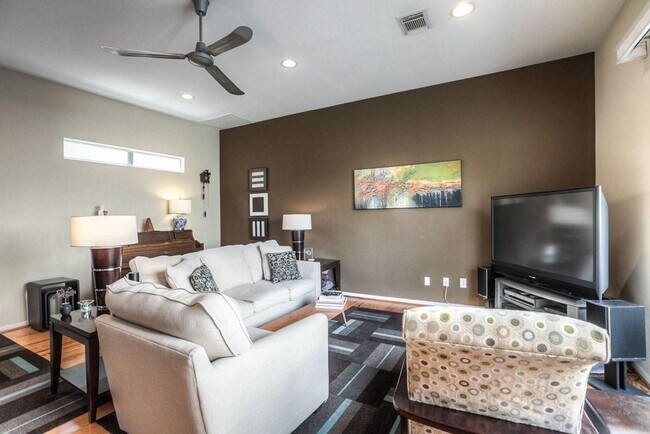 Building Photo - 4312 Floyd St